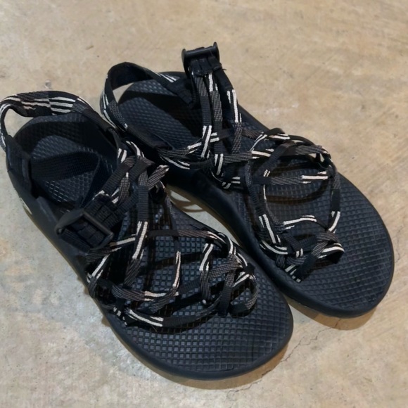 Women’s Chacos Sz 8 - Picture 2 of 5